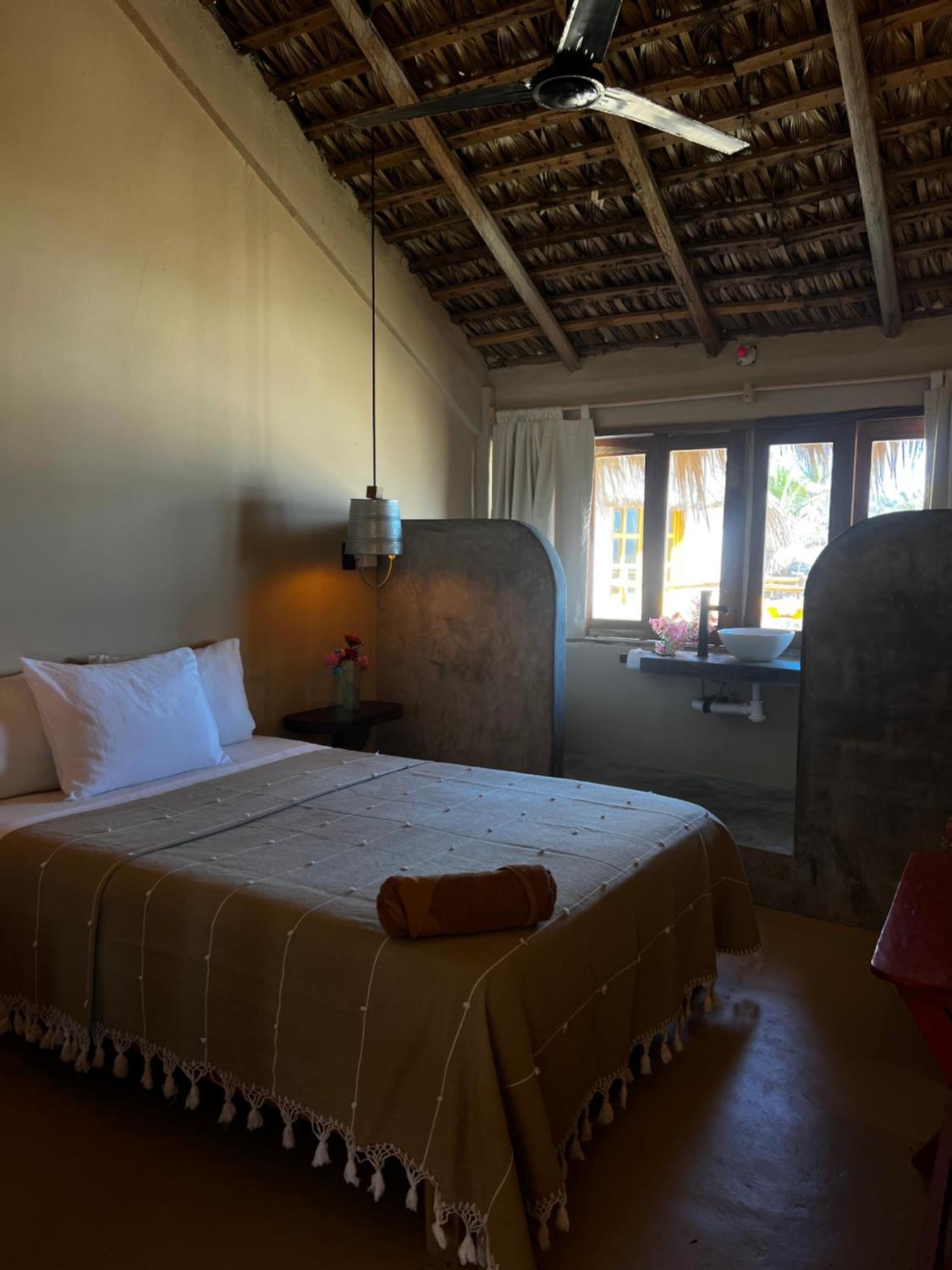 Sebastian De Los Milagros Zipolite Quarto foto